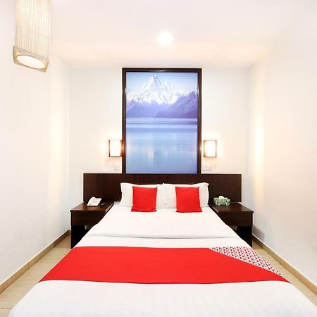 Oyo 498 D&F Boutique Hotel Senawang Seremban Luaran gambar