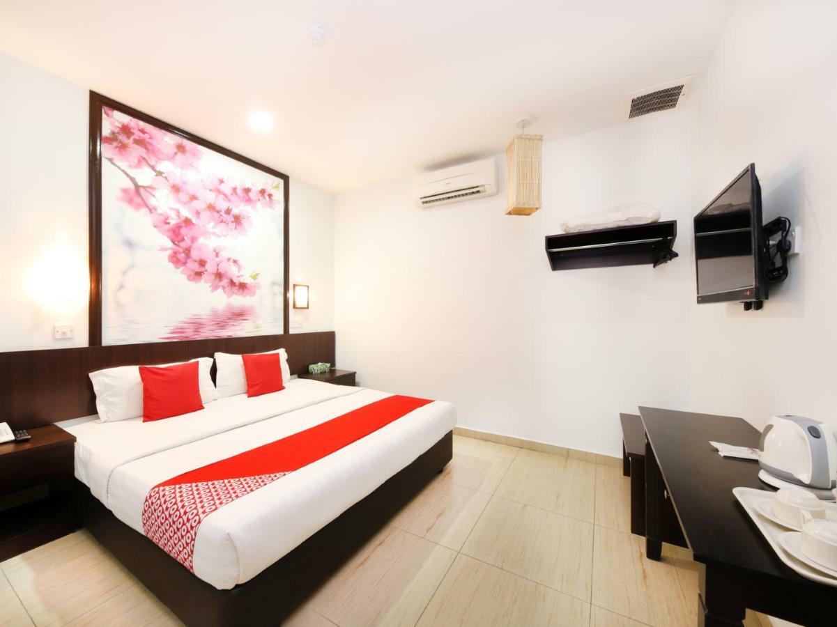 Oyo 498 D&F Boutique Hotel Senawang Seremban Luaran gambar