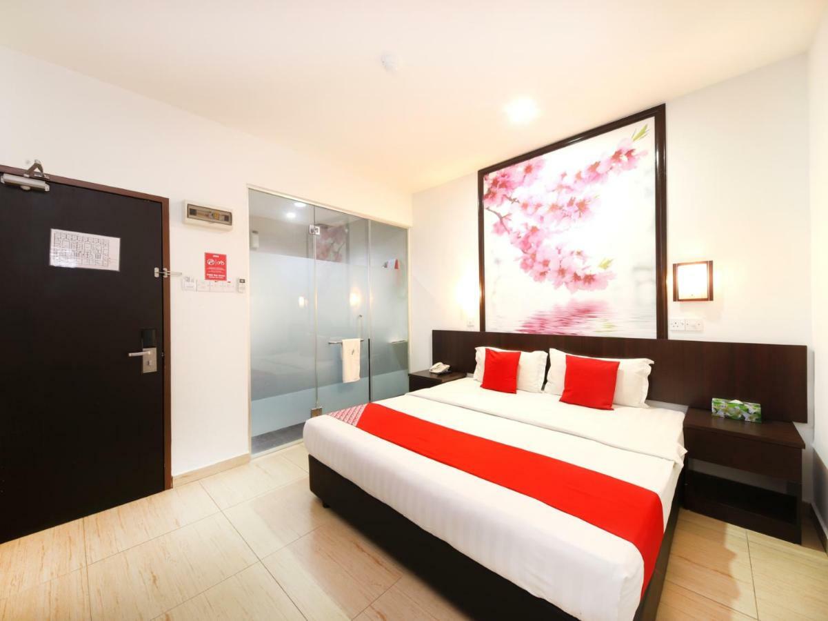 Oyo 498 D&F Boutique Hotel Senawang Seremban Luaran gambar