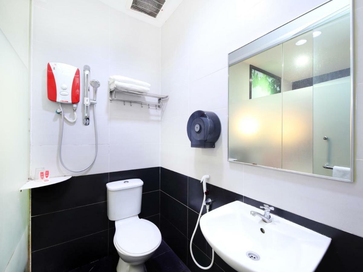 Oyo 498 D&F Boutique Hotel Senawang Seremban Luaran gambar